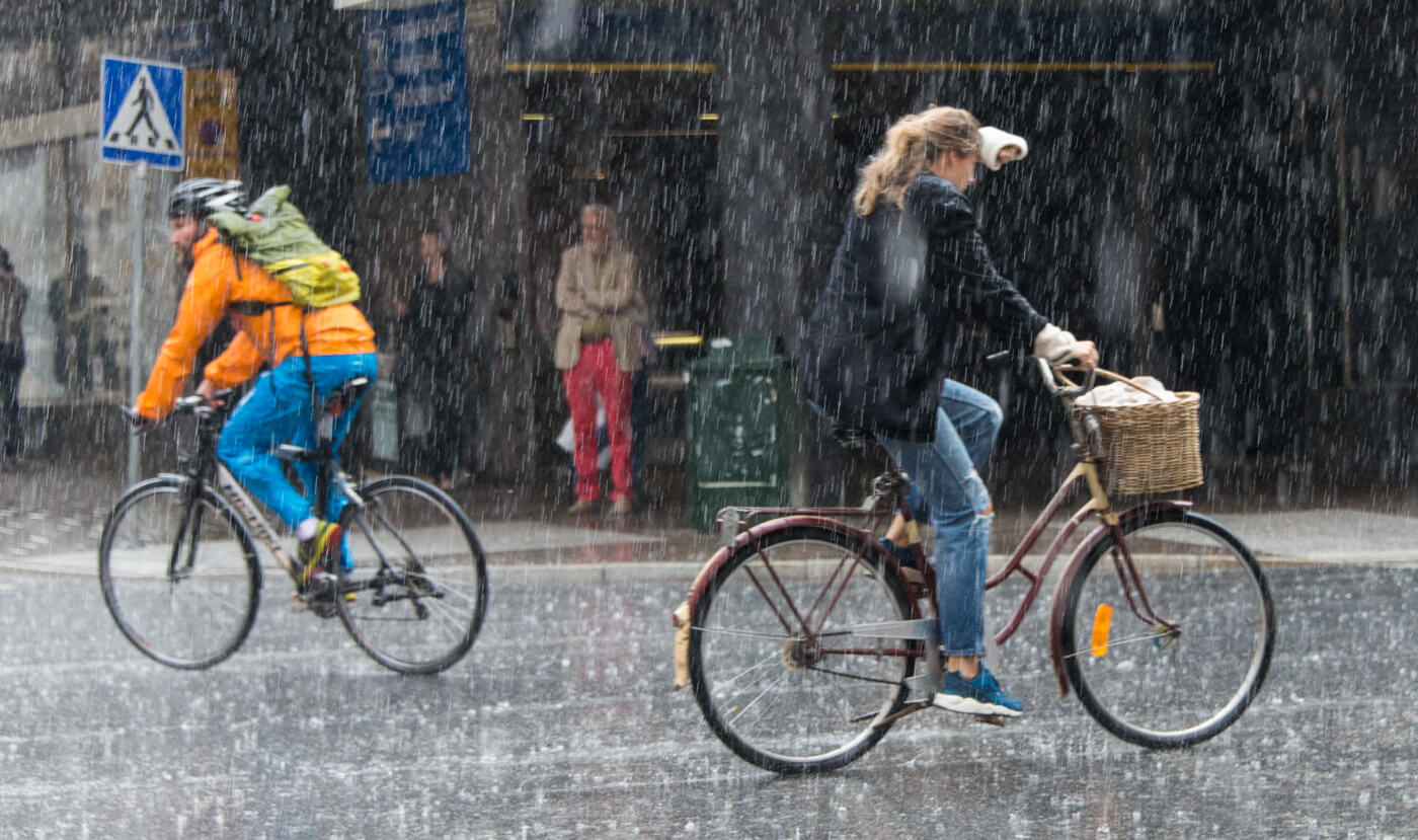 Est-il dangereux de conduire un vélo électrique sous la pluie ?