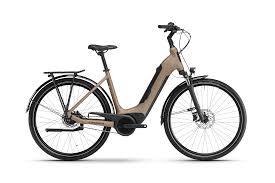 Un vélo électrique gris
